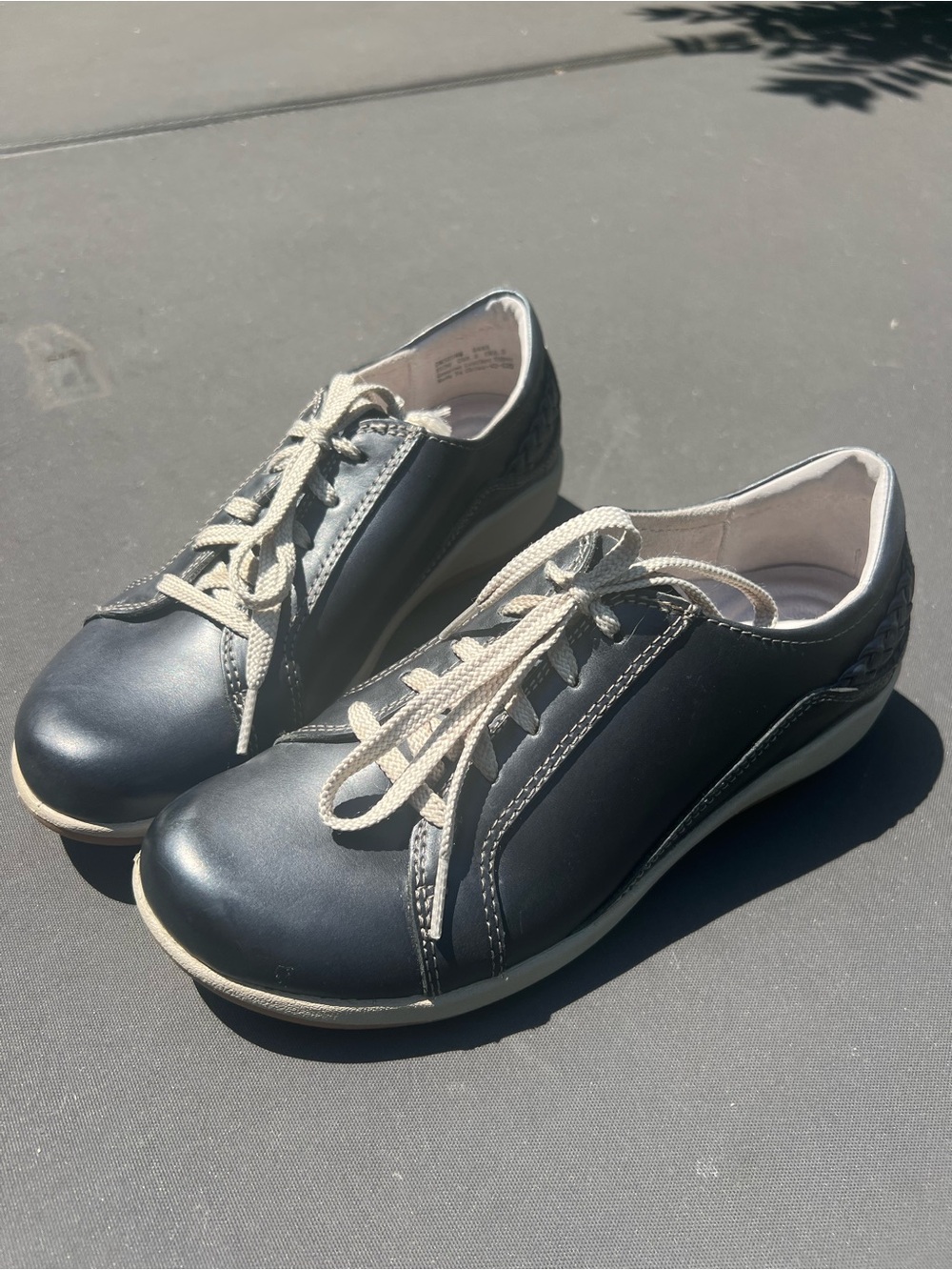 Aetrex Women's Black Sneakers with Cream Laces